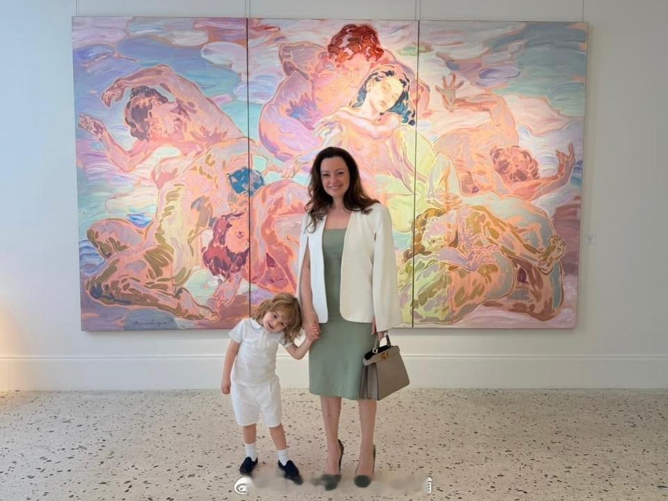 王室王室俄罗斯王室 丽贝卡带着鸭梨去看画展，鸭梨真是，从生下来到现在就没有不好看
