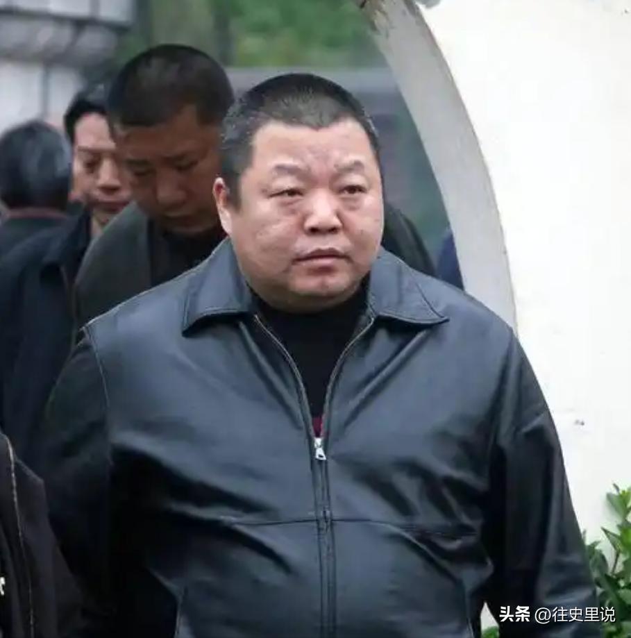 2018年，臧天朔临终前，屏退全部家人，包括他的妻子李梅，唯独留下了斯琴格日乐，