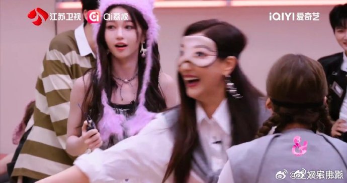 欧阳娜娜这里不让健身音乐缘计划 对决变健身局！欧阳娜娜戴眼罩挥道具打空气，战绳既