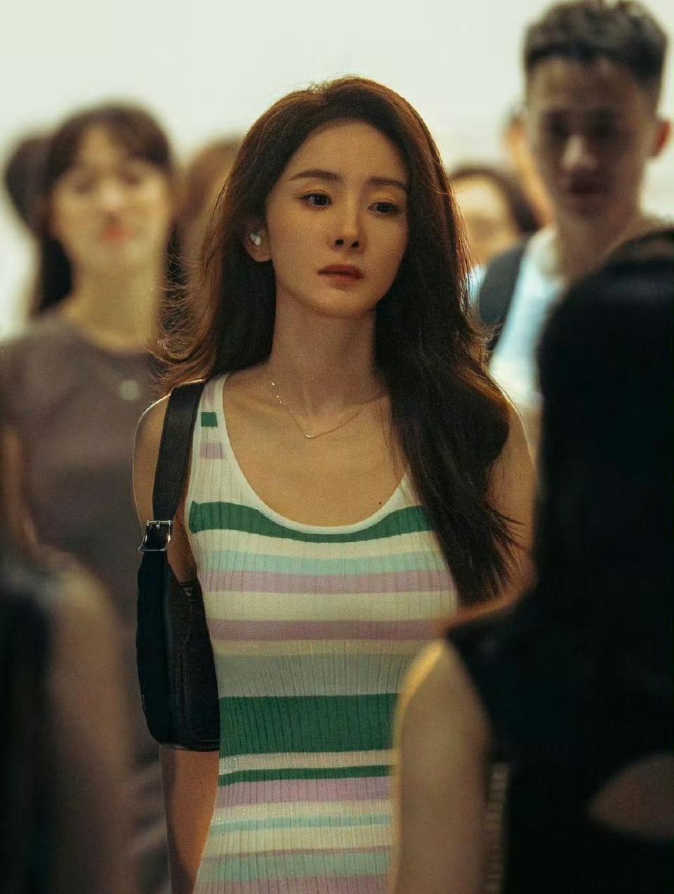 一条吊带裙炸翻热搜
杨幂穿完
朋友圈全在疯狂求链接
《惊蛰无声》刚开机
1946