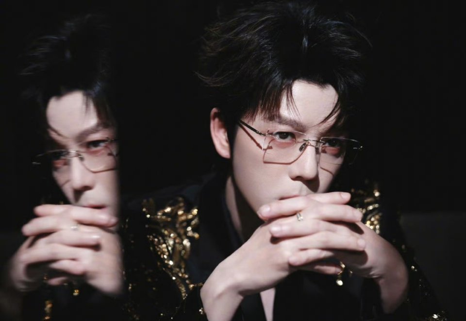 王栎鑫时尚芭莎珠宝盛典 晚宴，闪耀全场的帅气 