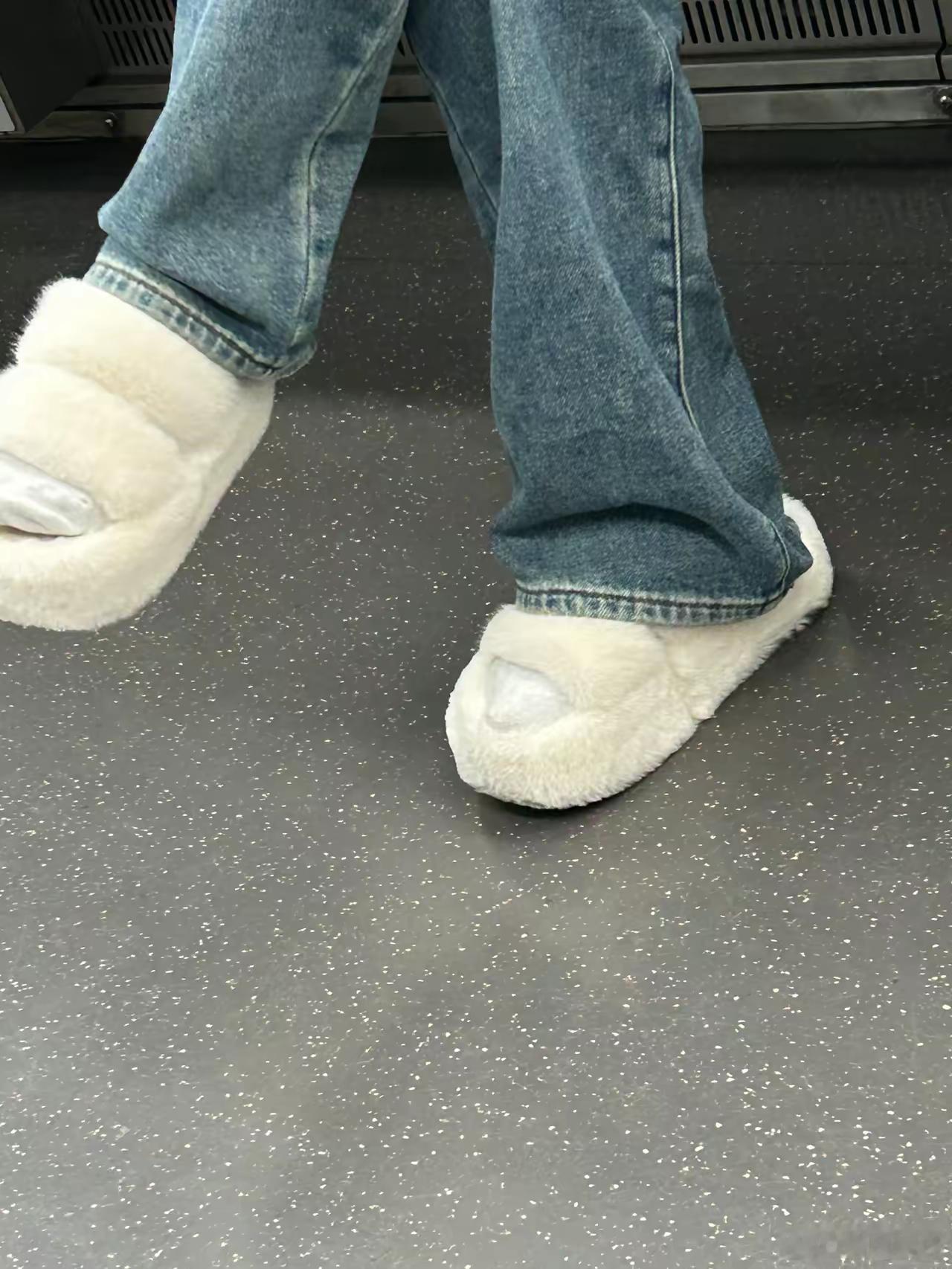 这鞋子脏了是干洗还是水洗？！冬天穿不冻脚吗 