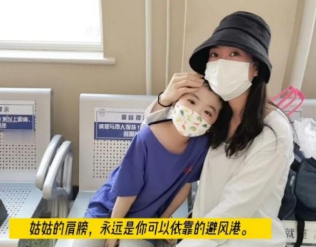 2021年，广东9岁女童患上白血病，医生坦言活不过三月。
亲生母亲见死不救，姑姑