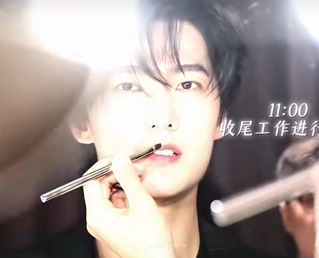 杨洋像吃了唐僧肉杨洋在哪买的唐僧肉 杨洋状态是真的好…这么多年一直这么帅，好紧致