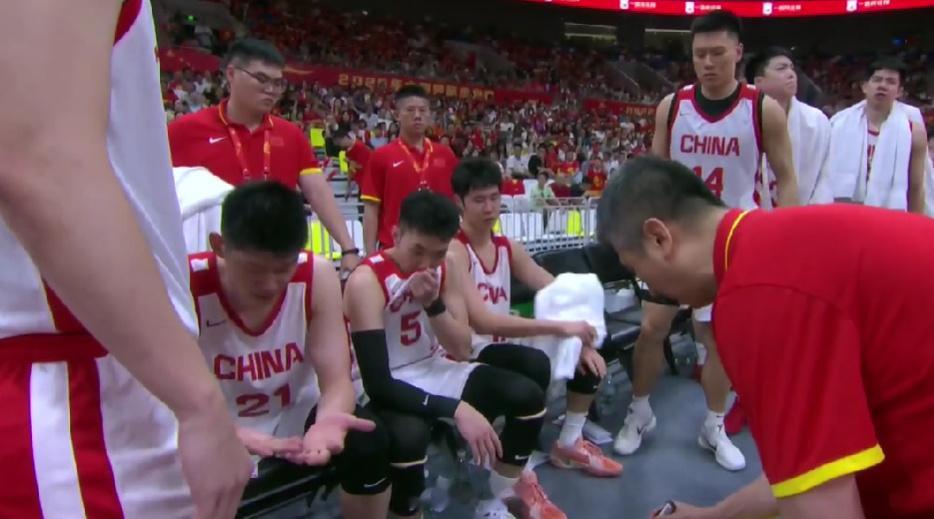 顺德中国男篮热身赛 2026年8月13日晚，中国男篮vs乌拉圭男篮 。中国队分别