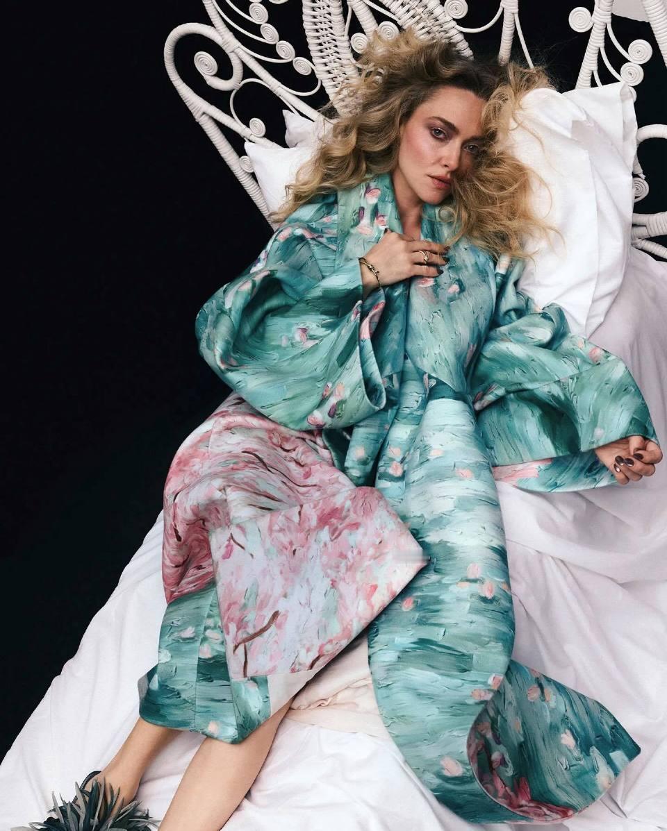 Amanda Seyfried Who What Wear  December 