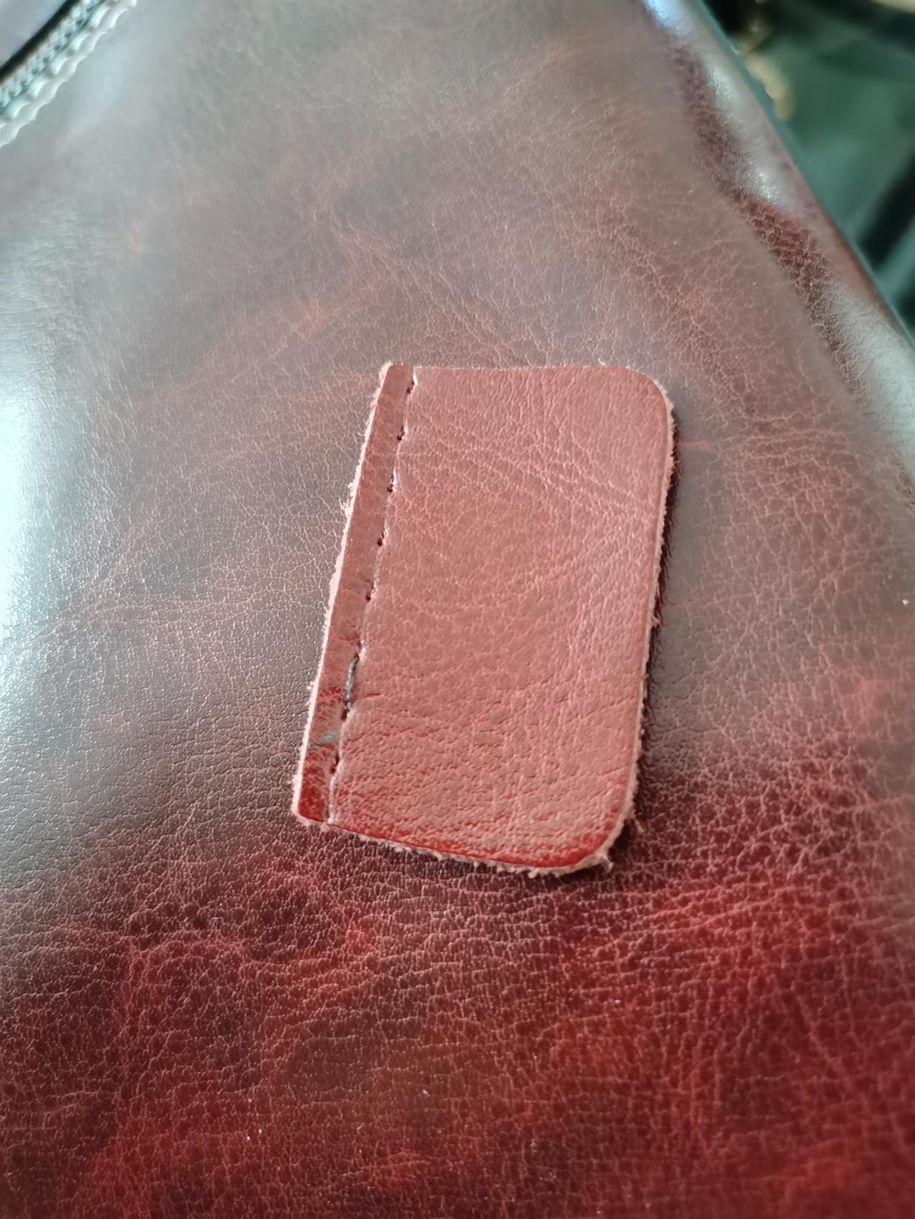 现在造假技术是真厉害  ：
买的某个品牌的包包 ，以为是全皮的，今天发现侧边竟然
