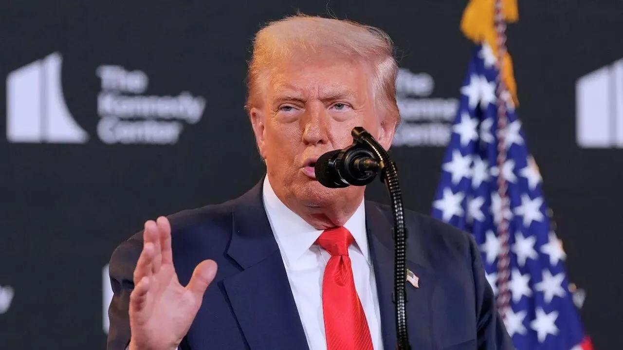 美国总统特朗普表示，已与叙利亚过渡时期总统沙拉达成协议，这会让叙利亚走向成功。