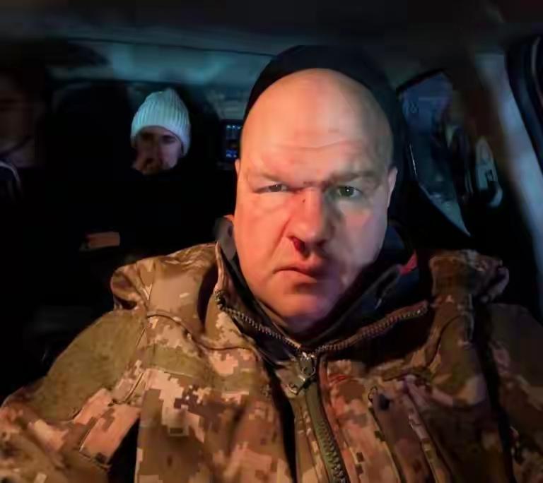 胆子太大了！“不明人员”袭击乌军征兵队，将壮丁全部放走