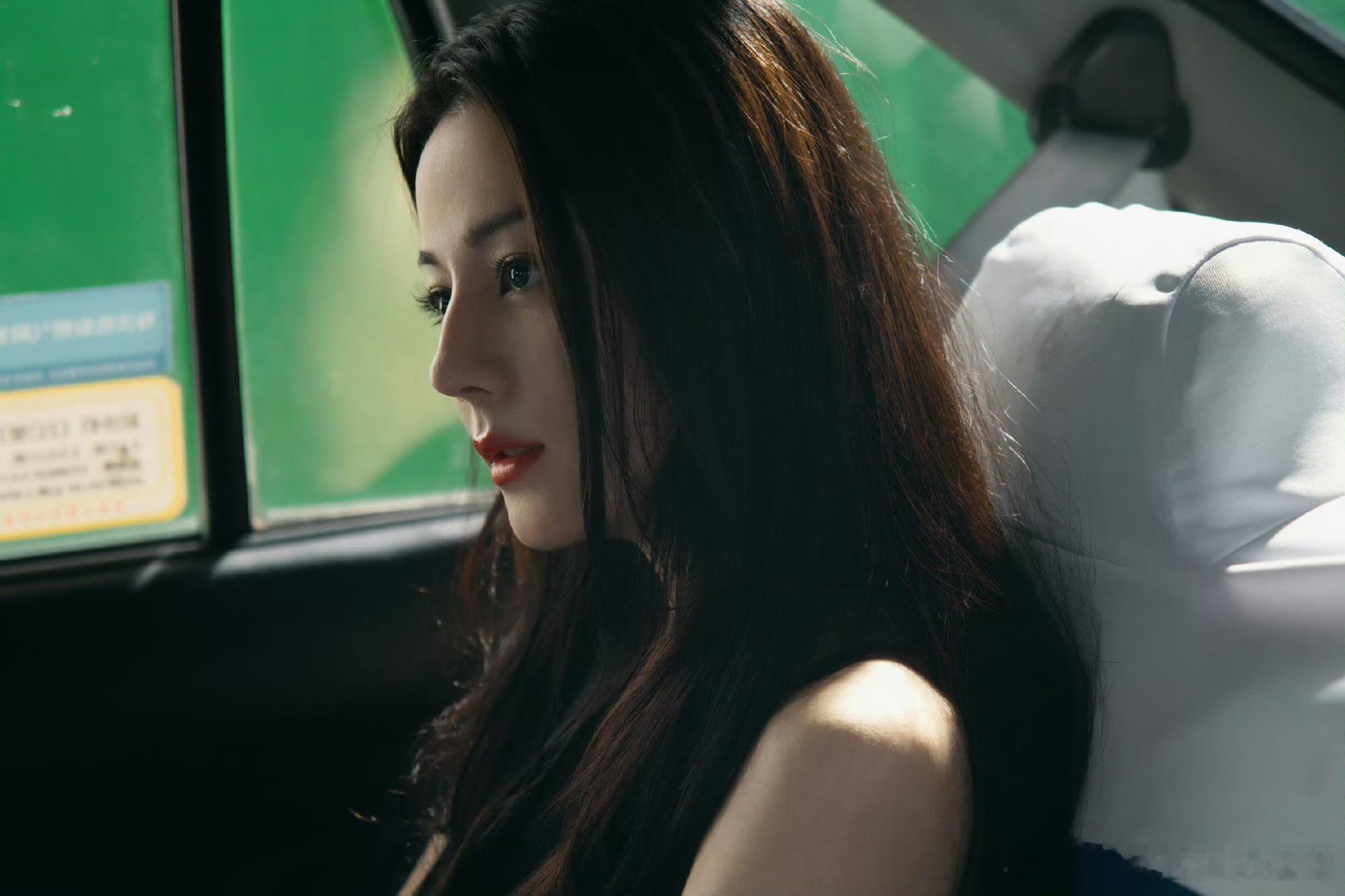 热巴在剧里的画面美丽值很顶。 