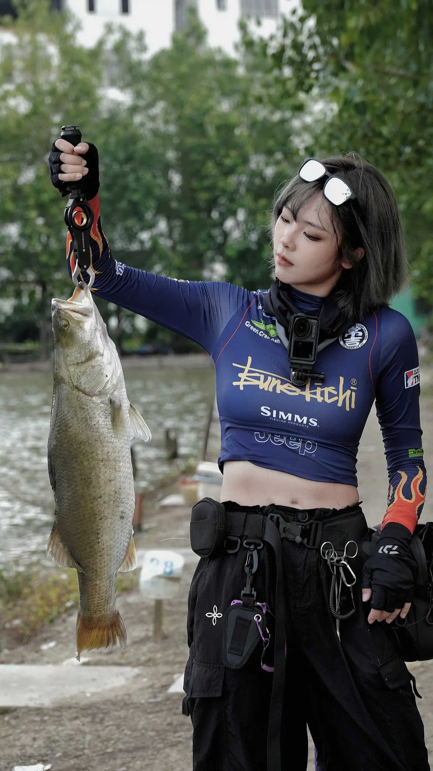 盲曹的咬口真是让人着迷。