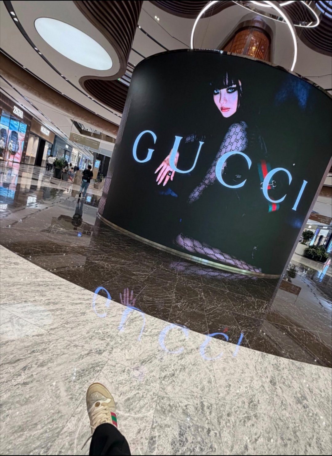 宁艺卓 宁宁Gucci地广新增 p1马来西亚吉隆坡TRX p2泰国暹罗百丽宫（S