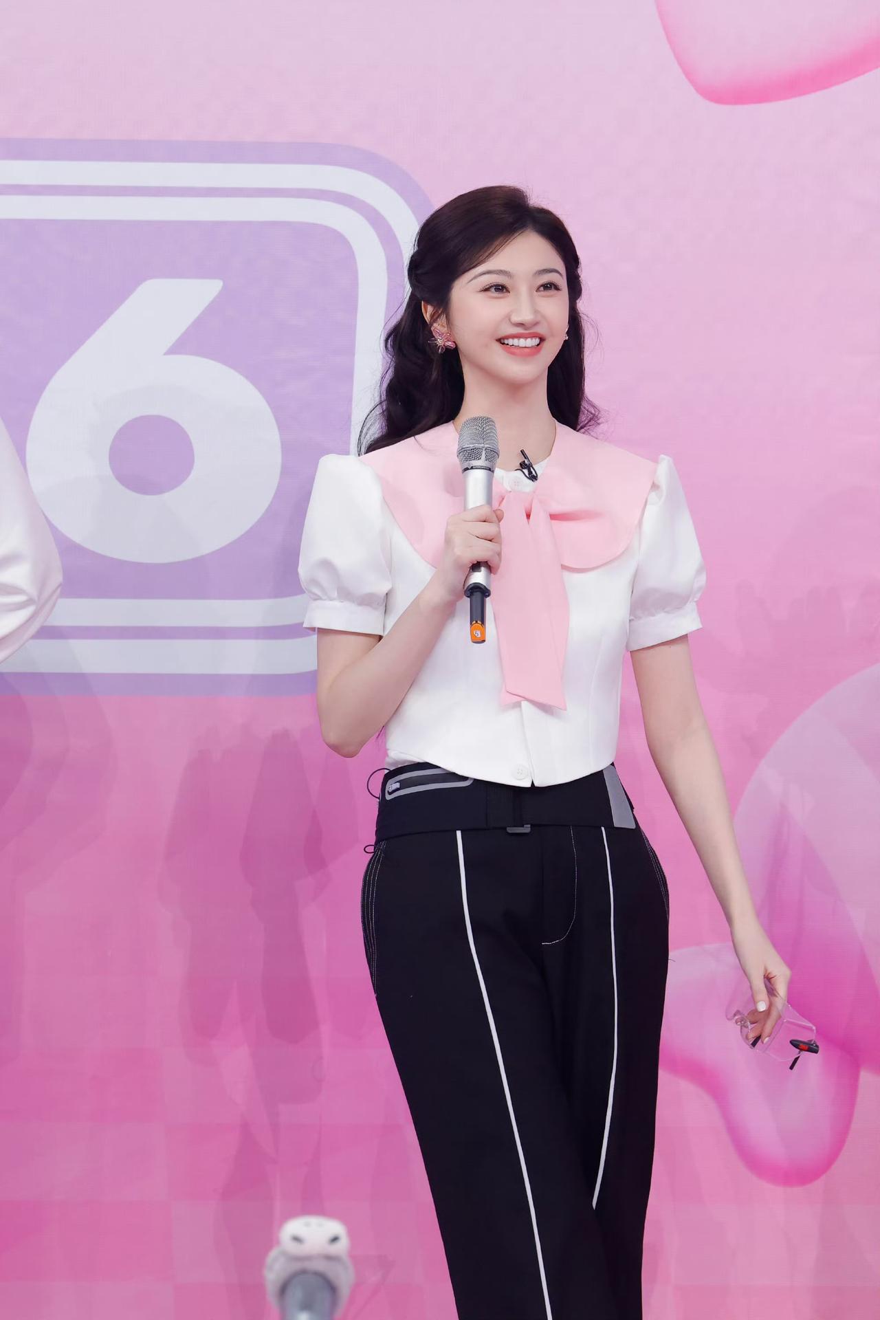 甜总驾到[奸笑]
景甜