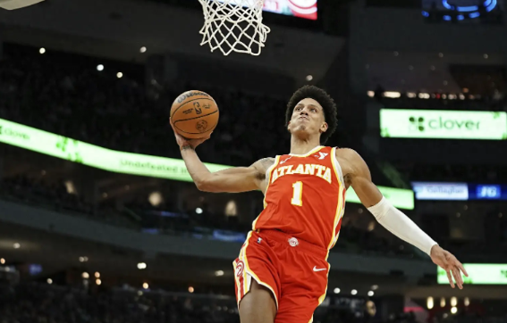 约翰逊是自09年詹姆斯以来，单赛季助攻500+最年轻前锋球员