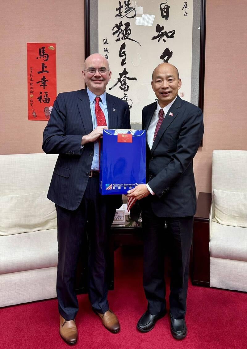 AIT处长谷立言拜会韩国瑜 韩国瑜承诺军购案为优先处理法案


美国在台协会（A