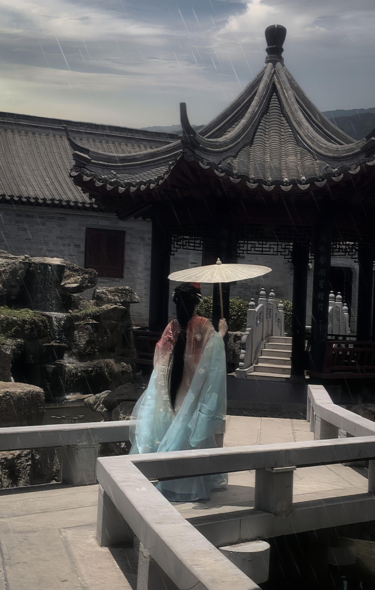 再听一遍青花瓷，敬我们初相识