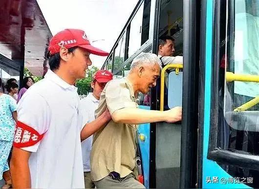 举国点赞！北京老年公交免费政策，是顶级惠民的千秋良策
 
民生的温度，藏在细微的