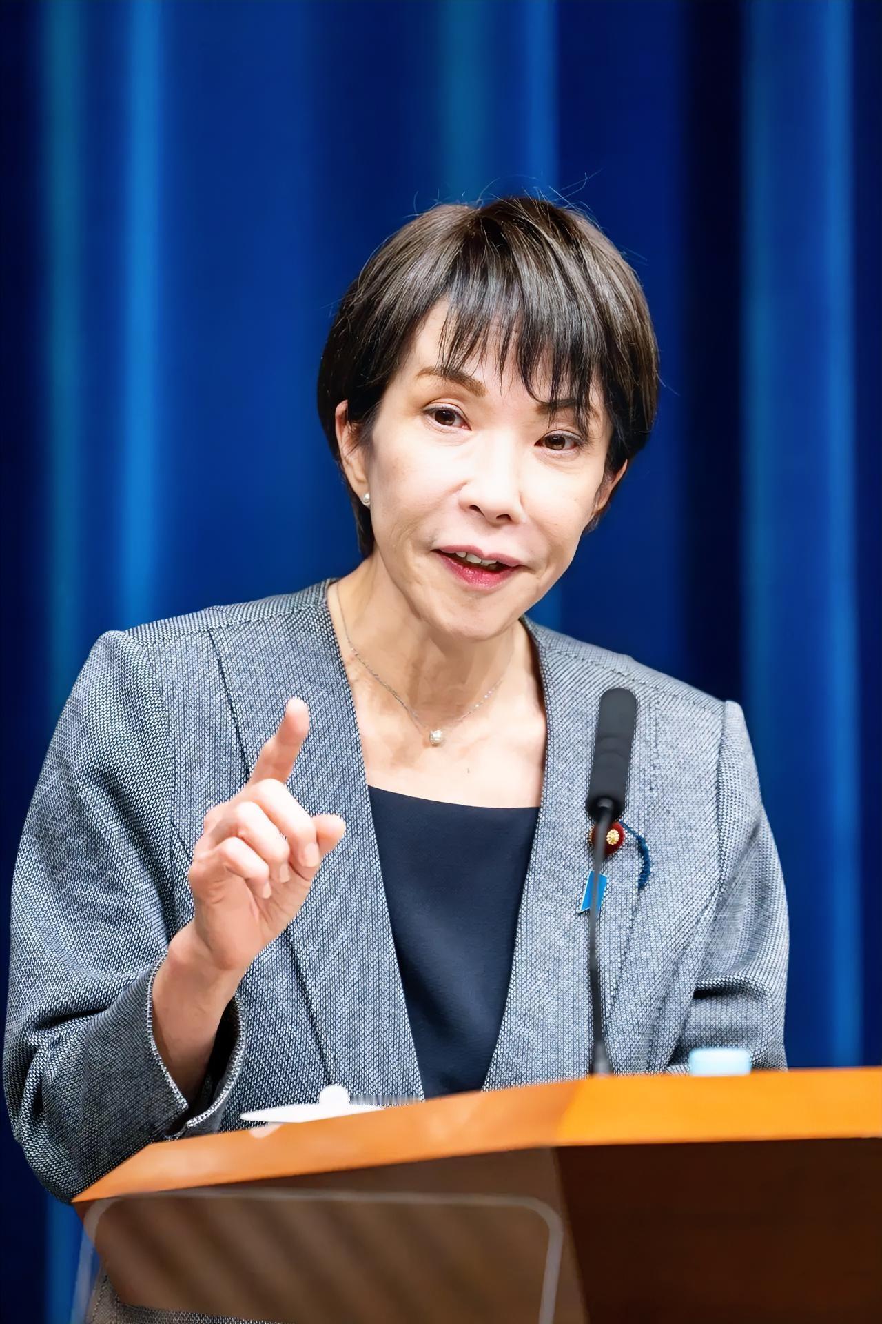 高市早苗这回可是真急眼了，直接在社交媒体上喊冤，说媒体“误解”了她！明明是自己大