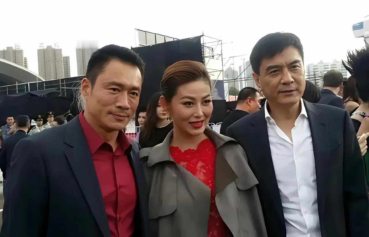 25年后，“潘金莲”“武松”“西门庆”再度相逢，这场景简直比电视剧还精彩。这三人