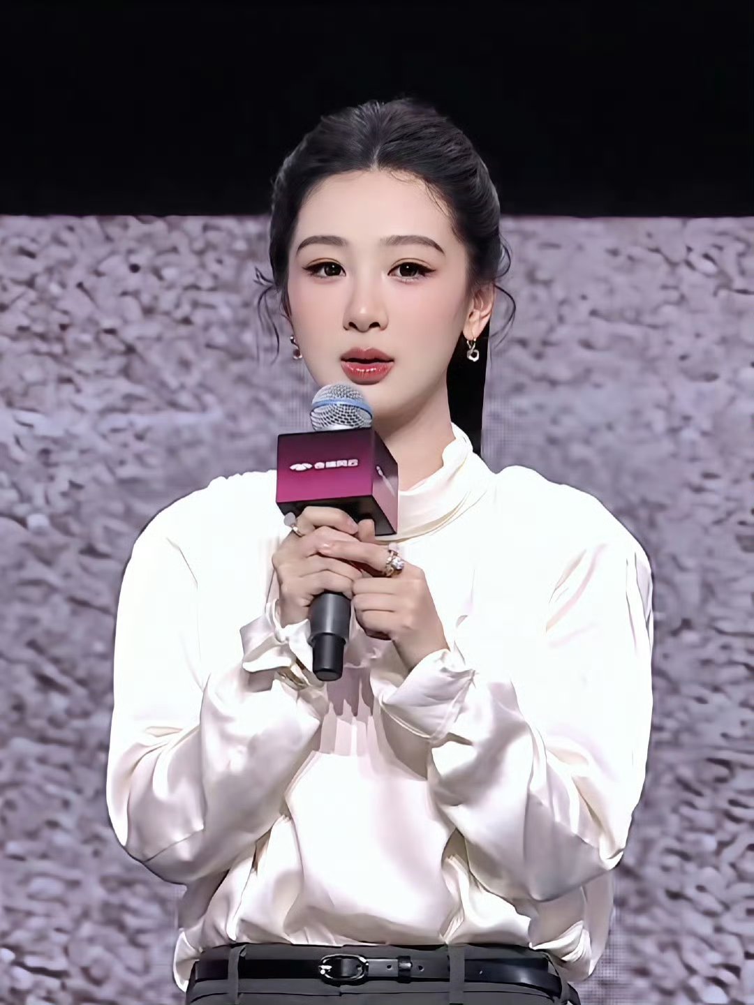 杨紫  yz杨紫李祯yz杨紫家业你是乱花欲渐中唯一用青睐燃烧的星火燎原【杨紫李祯