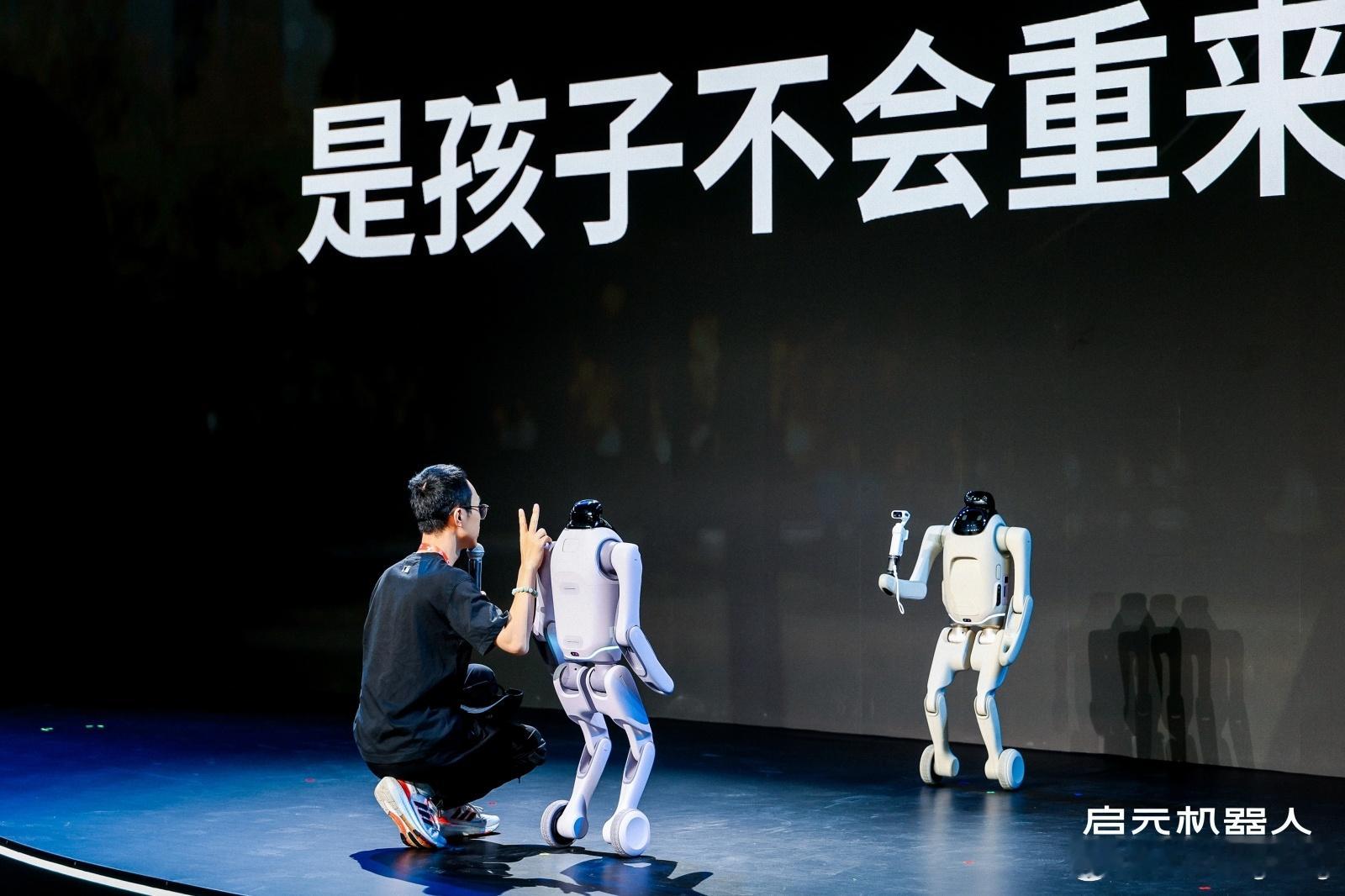消费级机器人进入万元时代当个人机器人可以自然地完成各类肢体动作，再搭配语音对话交