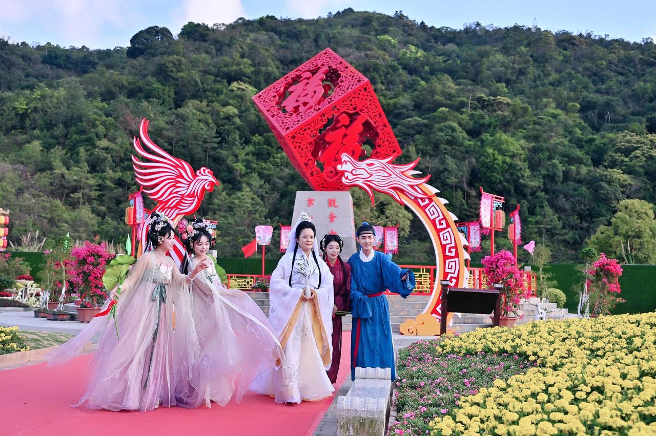 国庆假期尚未安排？
不妨将东莞观音山列入出行清单。

作为备受青睐的网红打卡地，