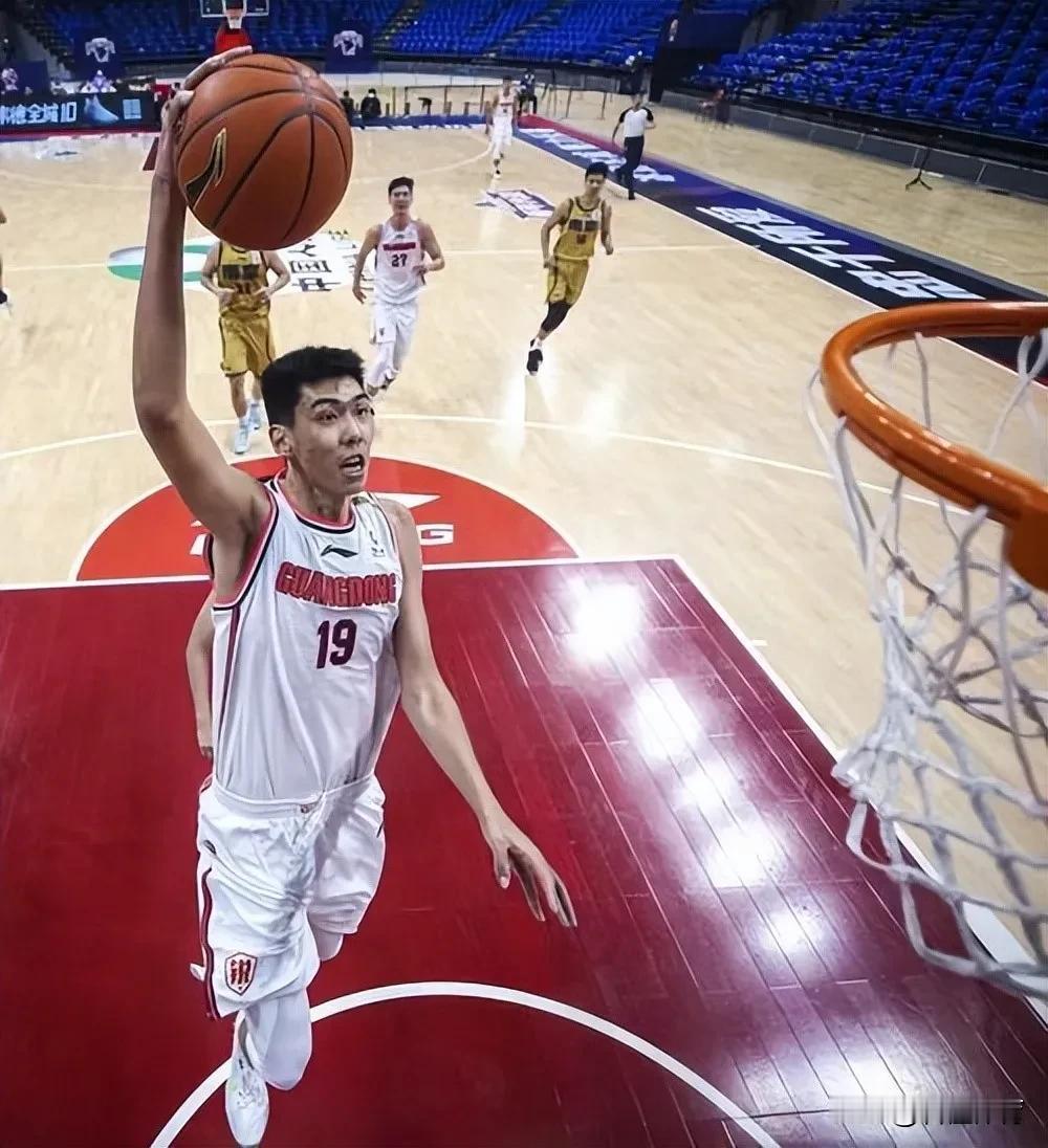 如果有徐昕在，广东队两战上海队，内线还会这么无助吗？

虽然徐昕现在也有很多方面