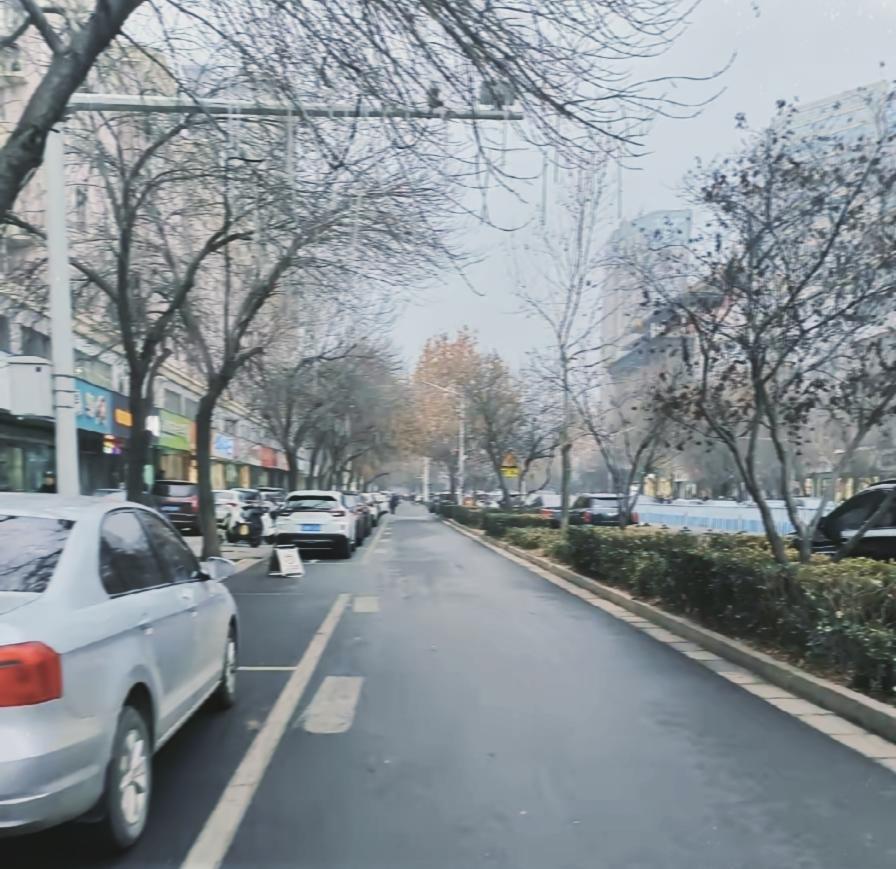 我的老婆是贸易公司的老板娘，她的闺蜜是家庭主妇，怀疑丈夫出轨，让老婆替她破案，我