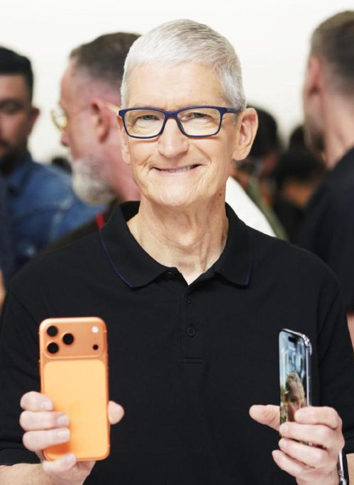 苹果新任CEO特努斯是谁 库克50岁的时候接了CEO做了15年，苹果市值从350