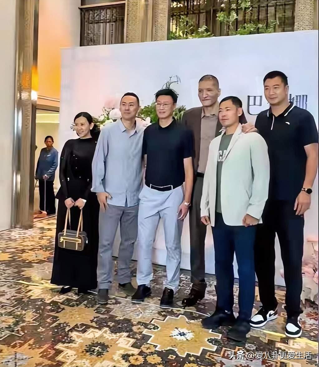 篮球名宿巴特尔的女儿结婚，很多篮球明星都到乌鲁木齐参加了婚礼。
这个女儿不是巴特