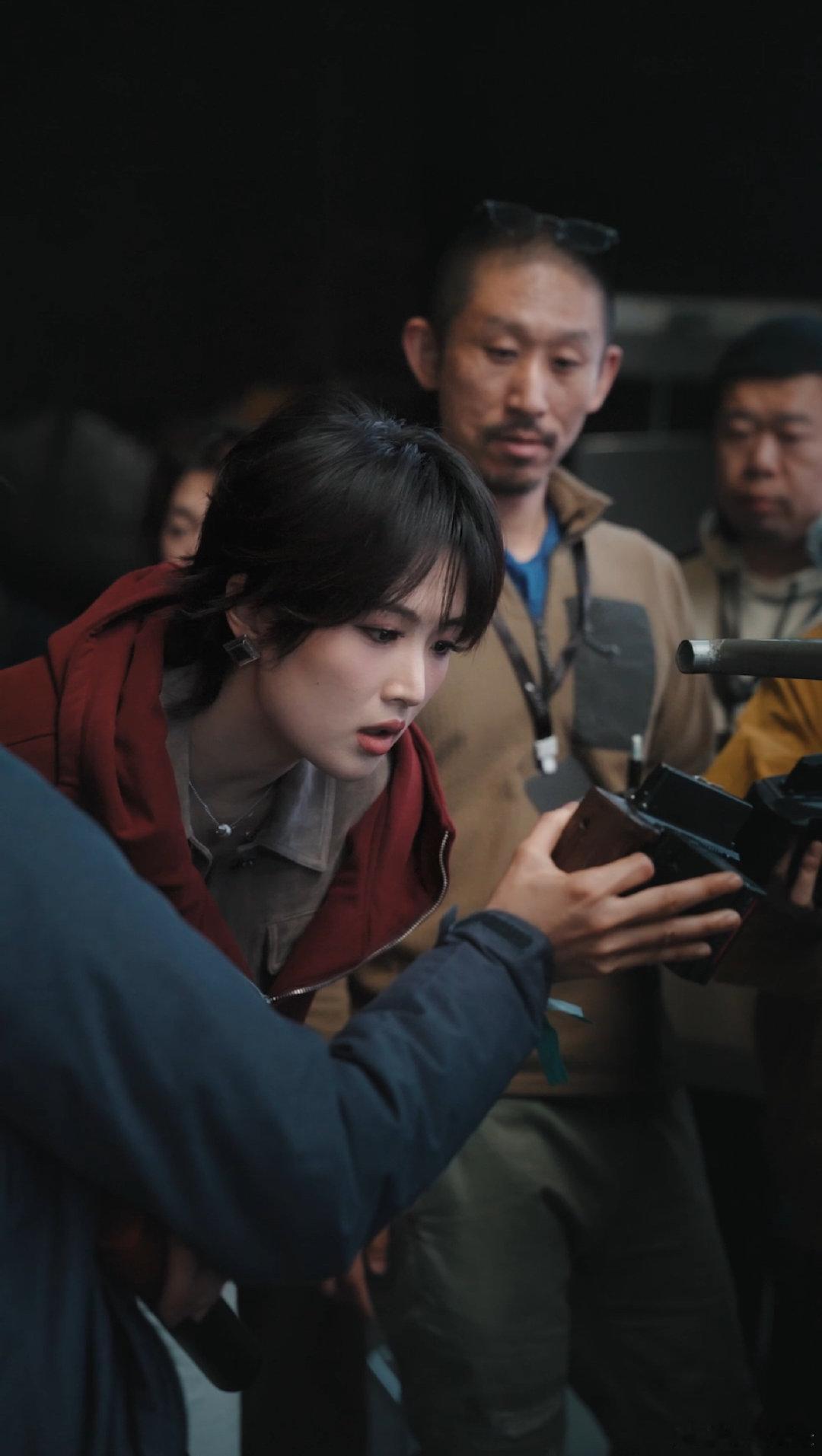 姚安娜解锁新身份  姚安娜这次新代言官宣真的让人眼前一亮，机车造型又酷又飒，整个