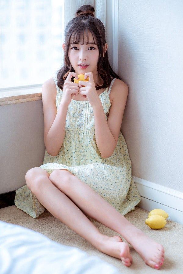 阳光洒进来的午后，少女与柠檬的清新时光。🌞🍋💗少女心 柠檬水柠檬