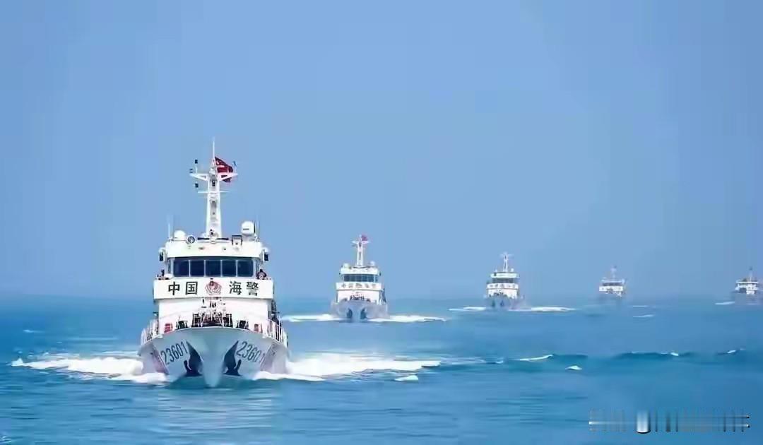 北约护卫舰挑衅西沙闯台海，两架直10低空强势对冲，逼得对方全程不敢放舰载机
 
