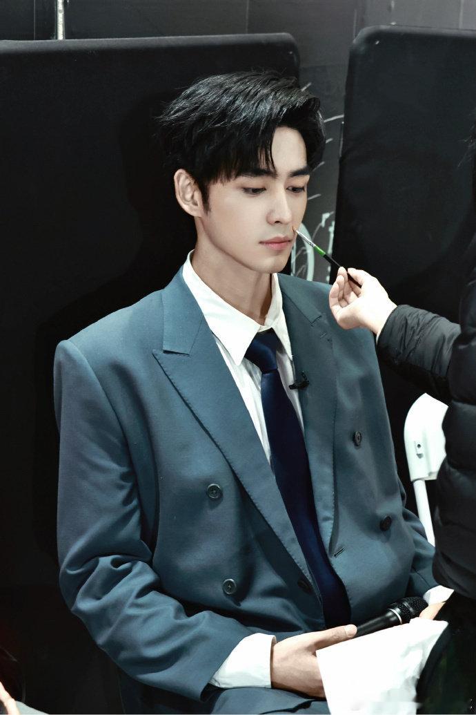 人生镜头和张凌赫菀菀类卿了救命！2026 开年就看到这么养眼的同框，我直接嘴角上