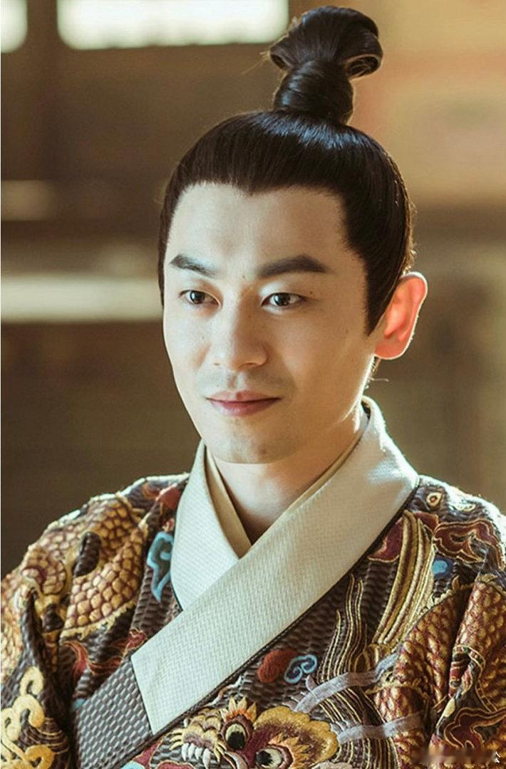 亚文：未来的艺术家！影视圈的佼佼者！德艺双馨的优秀演员！有东方男人的独特魅力！才