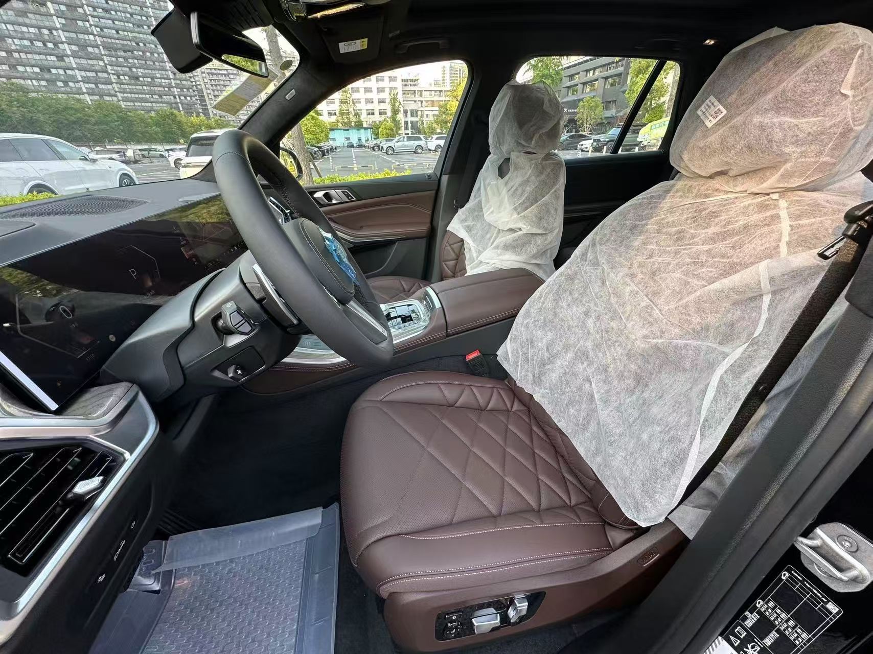 26款宝马 X5 30Li 尊享M运动曜夜指导价59.8 万颜色齐全 炭黑红 宝