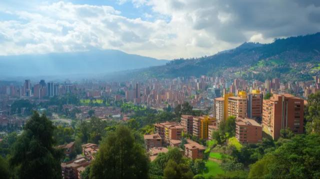 美军突袭委内瑞拉首都，马杜罗宣称的"战备状态"形同虚设

当地时间1月3日凌晨2