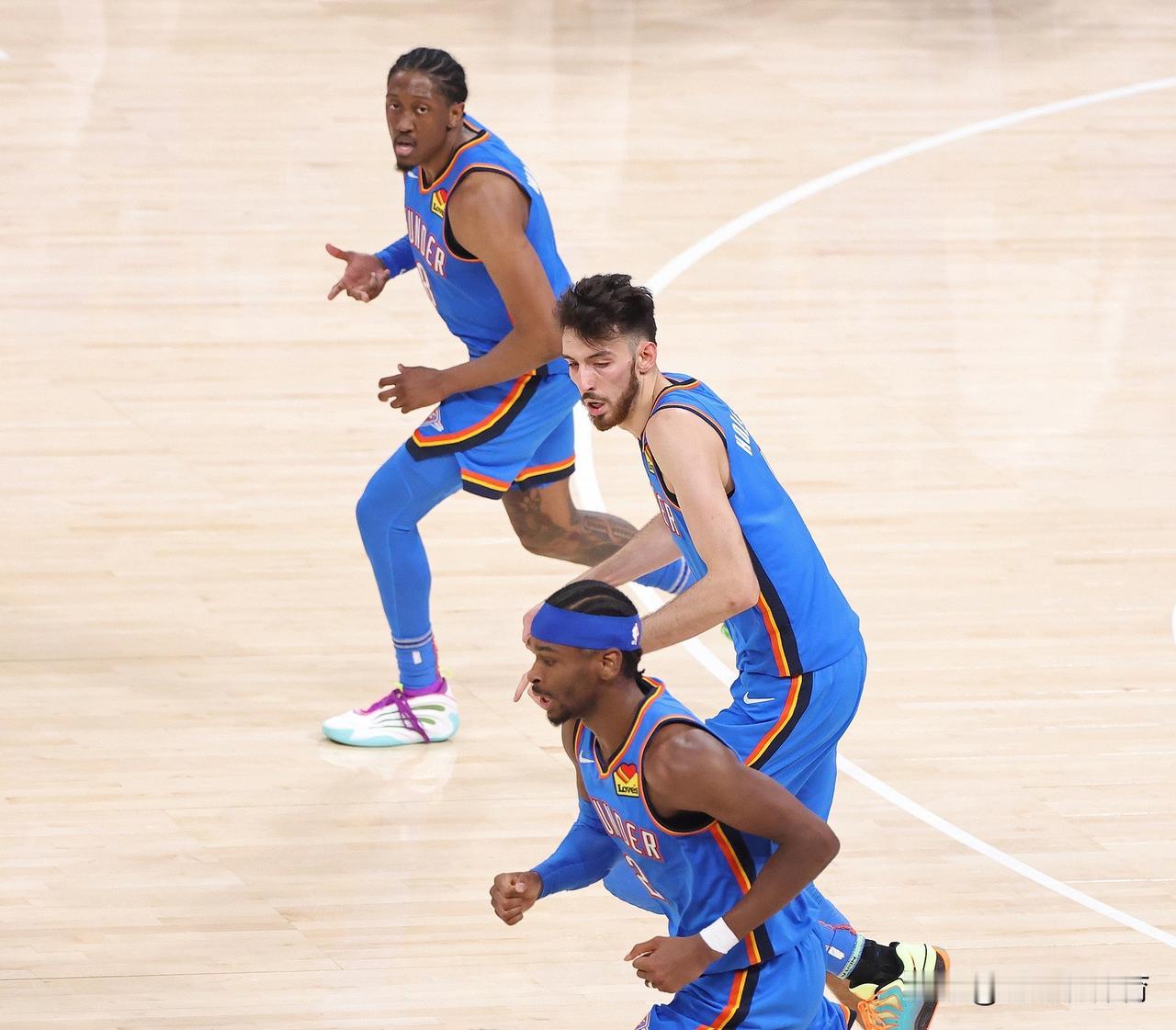 这样看的话，雷霆队选秀眼光也很一般呀！
随着杰伦威廉姆斯的再次倒下，雷霆队的选秀