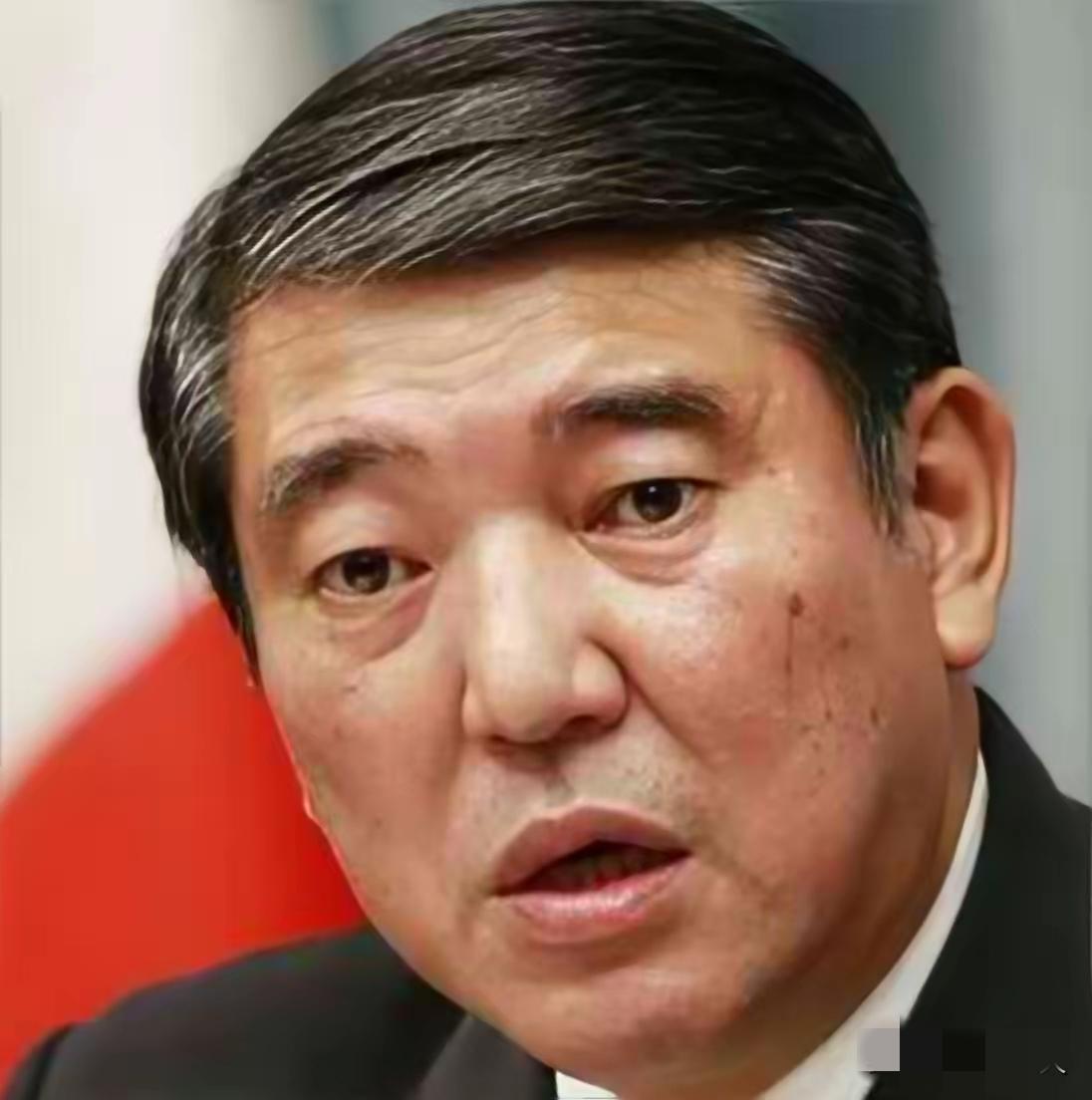 快讯快讯！
日本前防卫大臣石破茂又双叕回来了，近日他表示：日本不能再幻想打仗了，