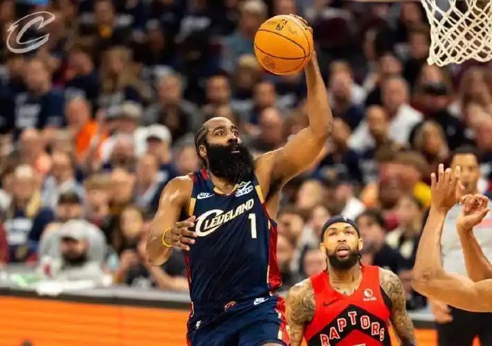 骑士揭幕战后，谈到哈登，米切尔送出3句话，主帅阿特金森送出4句话：

谈到和哈登