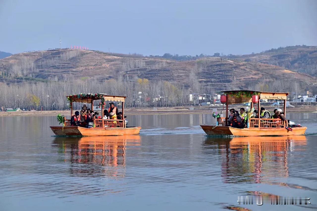 跟随洛阳英联，乘坐大巴车一行四十多人，来到嵩县陆浑水库，开启了今天的拍鸟活动。