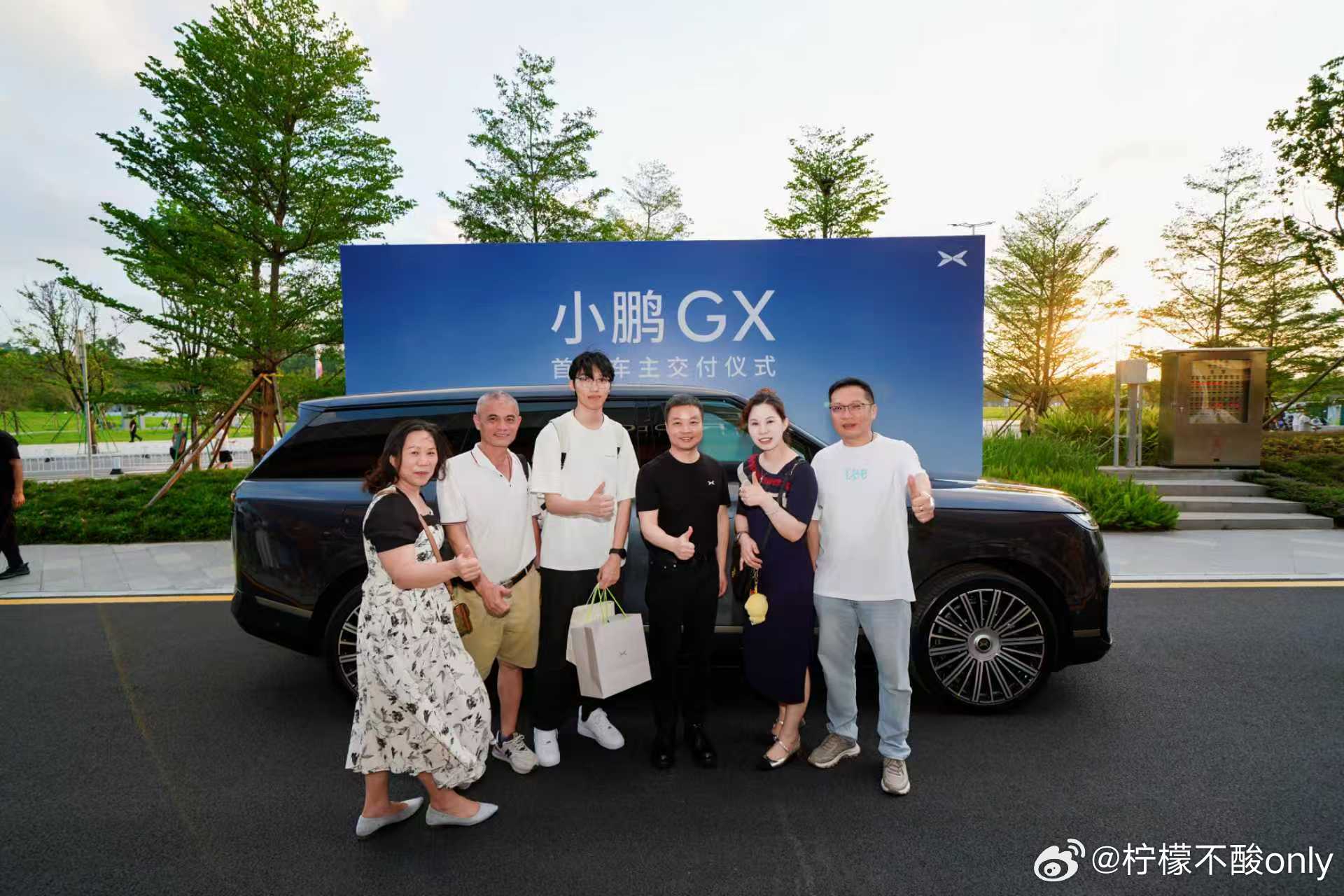 何小鹏让出2个名额给车主优先提GX何小鹏车外语音给GX车主开门小鹏GX开启大规模
