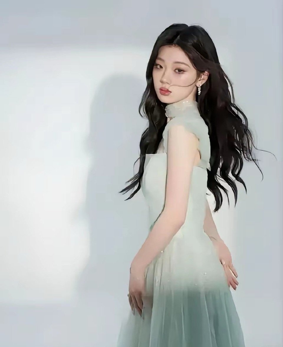 单依纯 你以后还是别再唱歌了！ 你再这么唱下去，后果就不是你能承受的了！ 知名乐