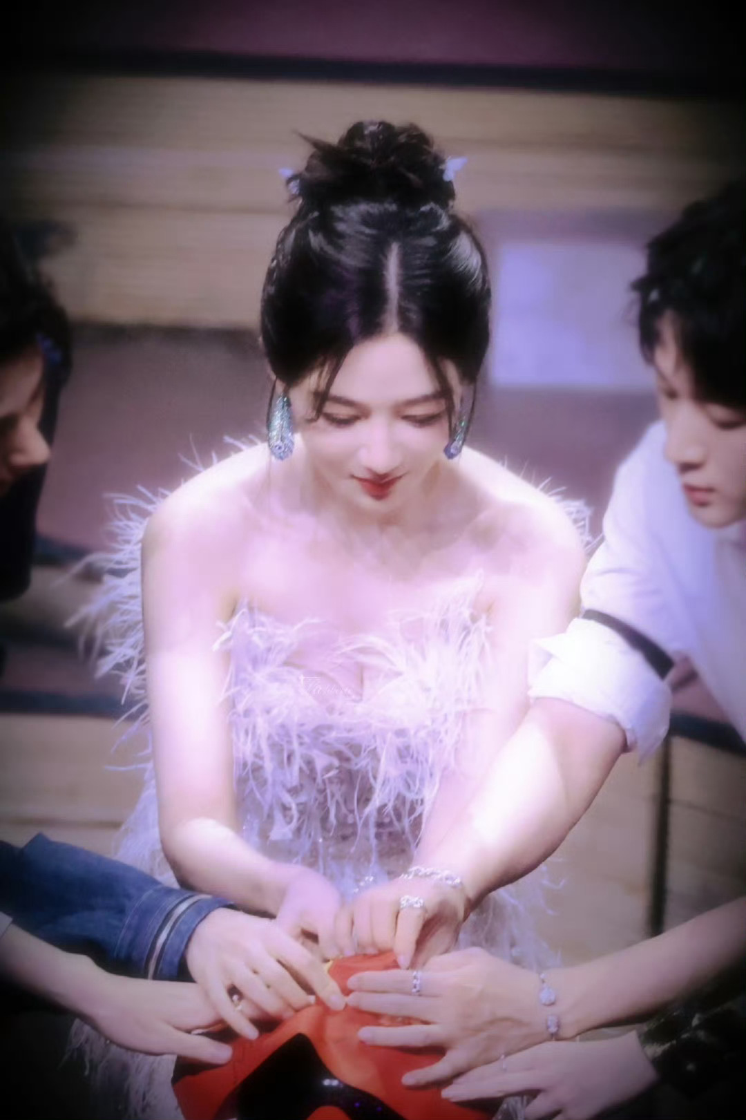 #杨紫[超话]#[太阳] #杨紫国色芳华#  |#杨紫何惟芳# 🍃 🕊 （1