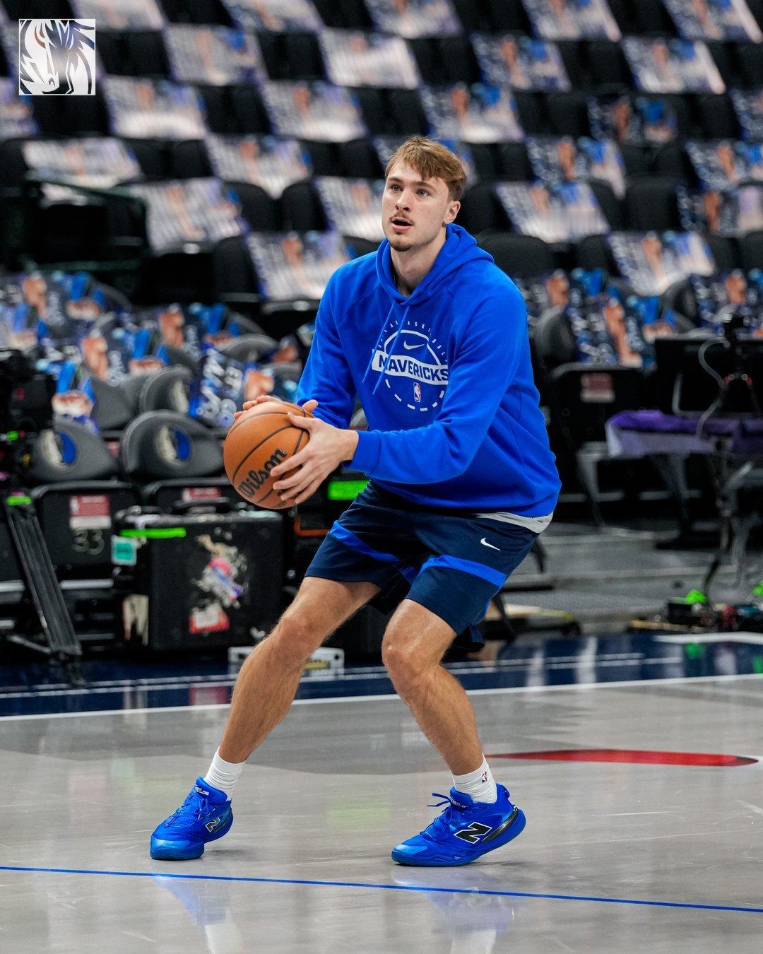 赛前踩场热身，布威和欧文都出现在镜头里。NBA常规赛