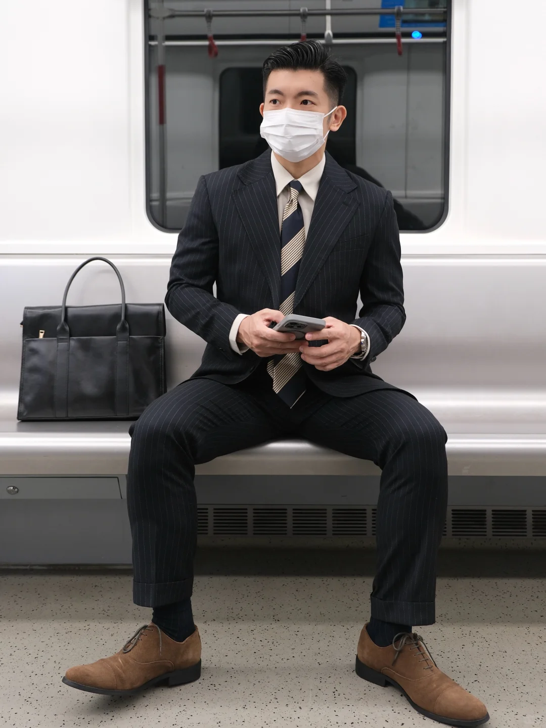 男生穿条纹西装真的是一个不错的加分项