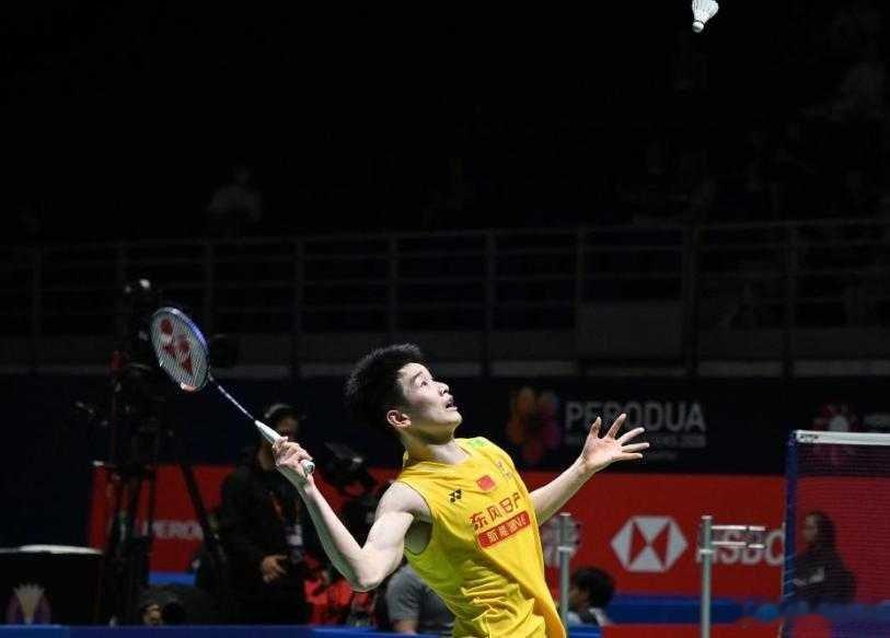 李诗沣卫冕男单冠军 比肩李宗伟安赛龙！李诗沣2-0横扫世界第28，成功卫冕马来西