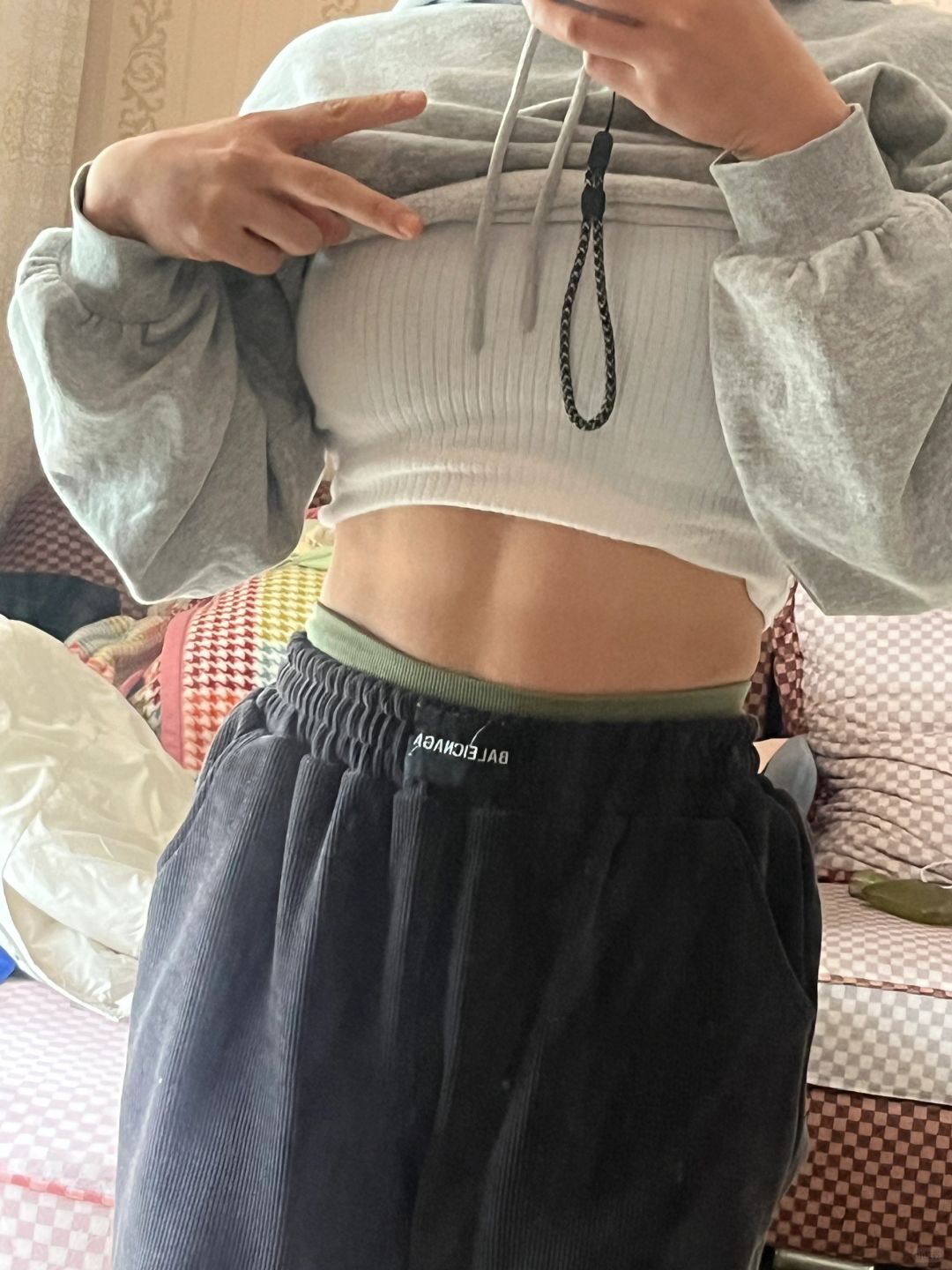 刚吃完早餐的肚子