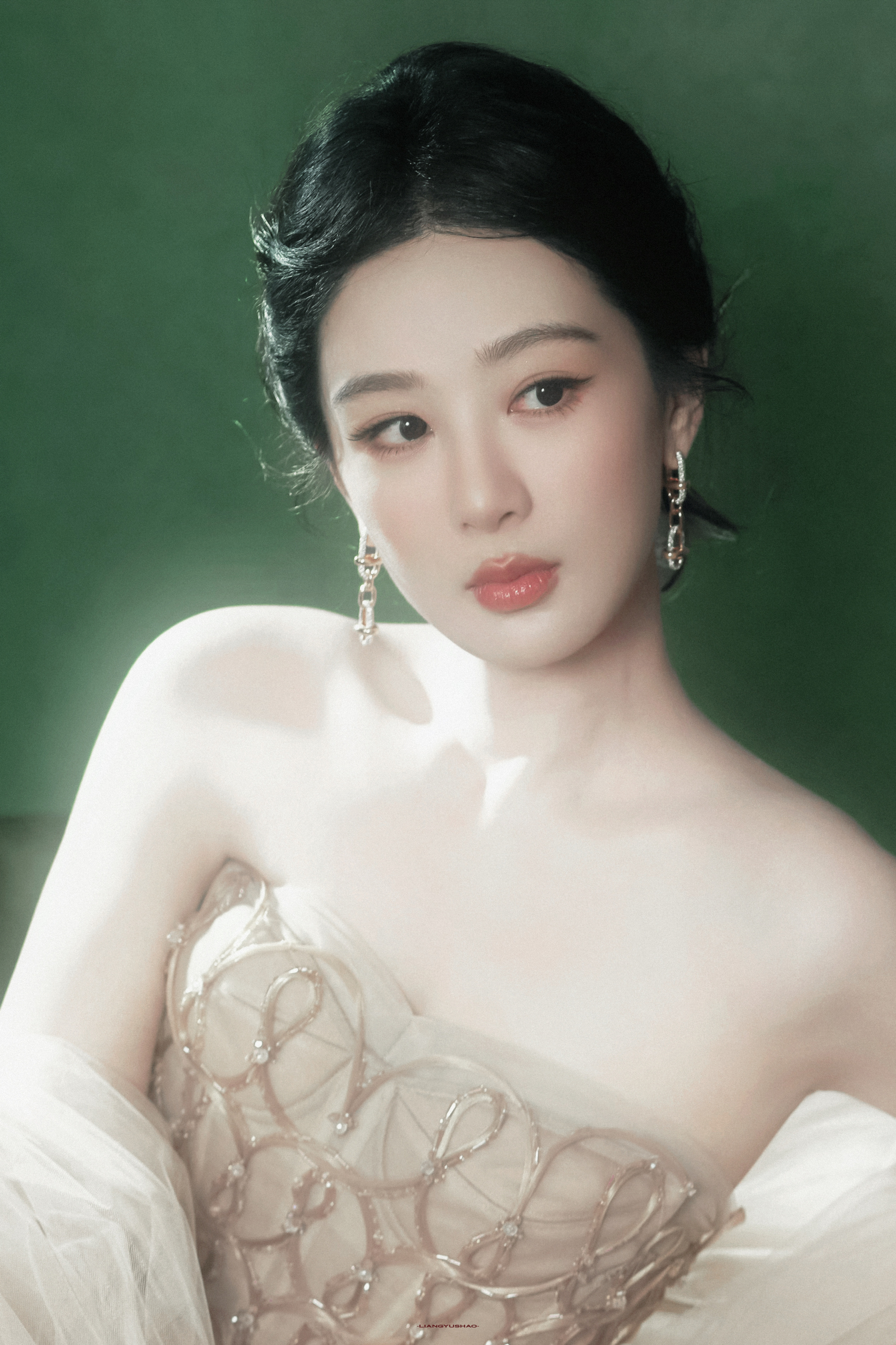 杨紫杨紫家业 yz杨紫玉兰花开君再来 “眼睛说了太多说不出口的情话”
