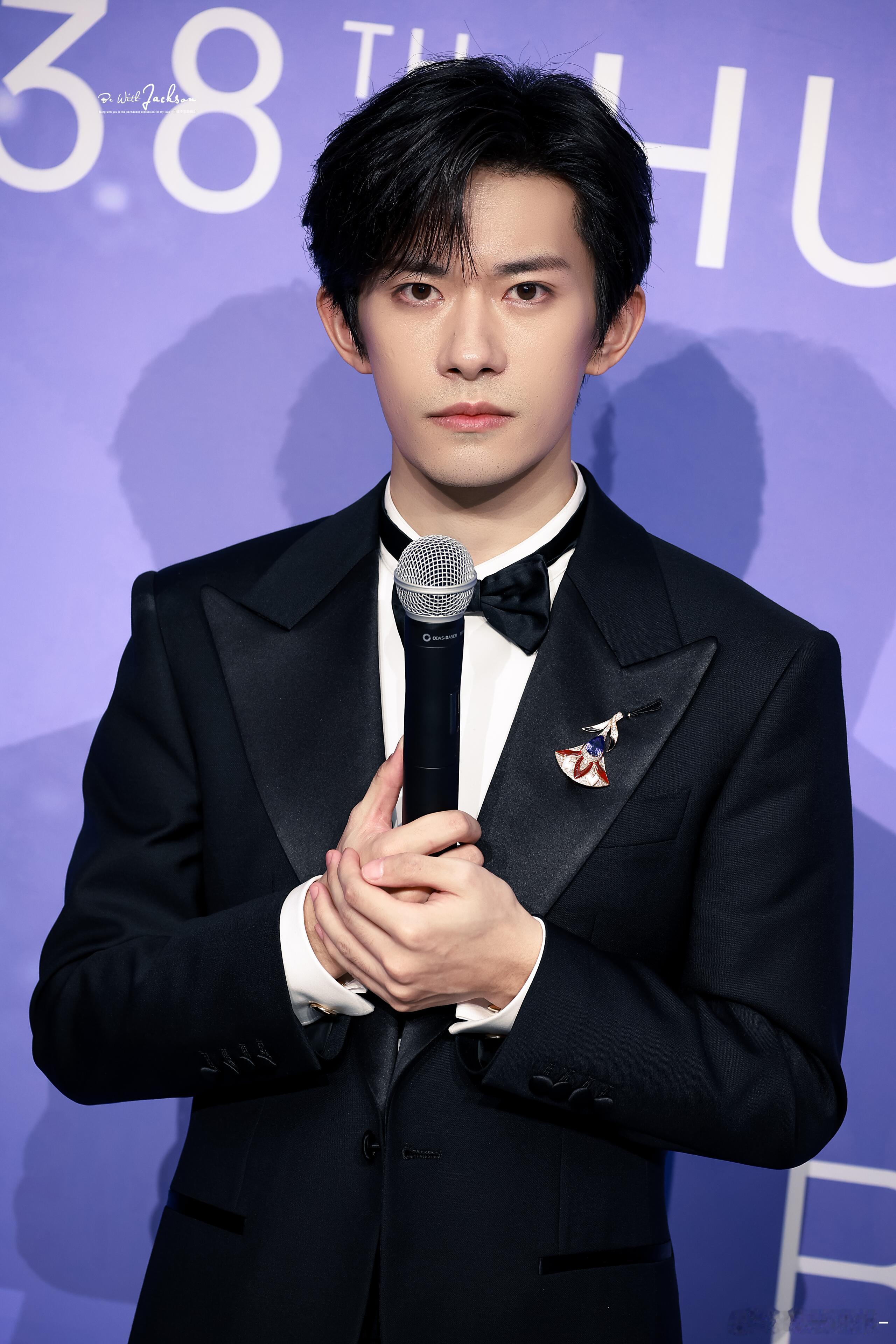 易烊千玺的一步一部回望易烊千玺的演员之路，一步一个脚印，一部一个突破。跳出偶像标